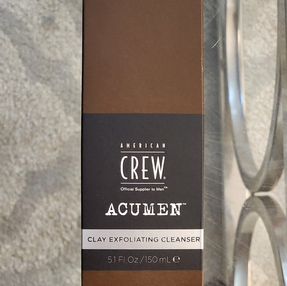 Clay exfoliating Cleanser - Picture 6 of 7